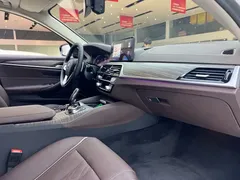 2023 BMW 5 Series 530Li, белый — фото 24