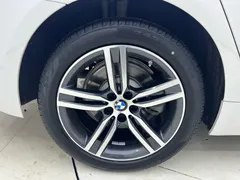2023 BMW 5 Series 530Li, белый — фото 26