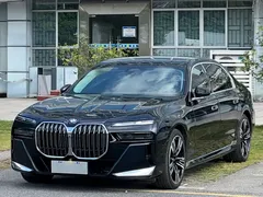 2023 BMW 7 Series 740Li Leading M Sport Package, чёрный — фото 1