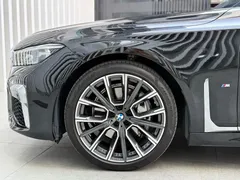 2021 BMW 7 Series 740Li Leading M Sport Package, чёрный — фото 10