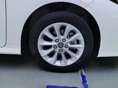 2021 Toyota Corolla 1.8L E-CVT, белый — фото 6