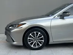 2022 Lexus ES 300h — фото 15