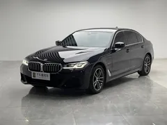 2022 BMW 5 Series 535Le PHEV M Sport Package, чёрный — фото 1