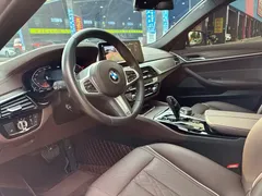 2022 BMW 5 Series 5 530Li M, белый — фото 3