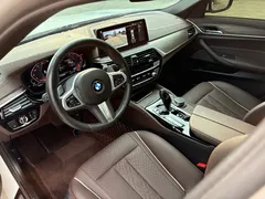 2022 BMW 5 Series 5 530Li M, белый — фото 4