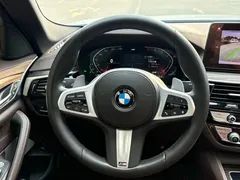 2022 BMW 5 Series 5 530Li M, белый — фото 5
