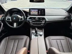 2022 BMW 5 Series 5 530Li M, белый — фото 9
