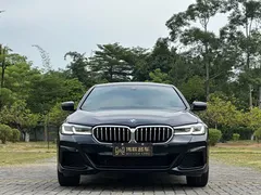 2023 BMW 5 Series 530Li Leading M Sport Package, чёрный — фото 2