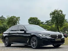 2023 BMW 5 Series 530Li Leading M Sport Package, чёрный — фото 3