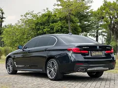 2023 BMW 5 Series 530Li Leading M Sport Package, чёрный — фото 4