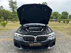 2023 BMW 5 Series 530Li Leading M Sport Package, чёрный — фото 16