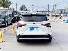 2023 Toyota Sienna 2.5L, белый — фото 3