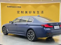 2022 BMW 5 Series 530Li M, синий — фото 4
