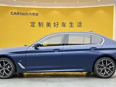 2022 BMW 5 Series 530Li M, синий — фото 5