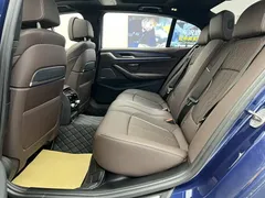 2022 BMW 5 Series 530Li M, синий — фото 32