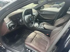 2023 BMW 5 Series 530Li M, чёрный — фото 4