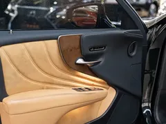 2021 Lexus LS 500h, чёрный — фото 18