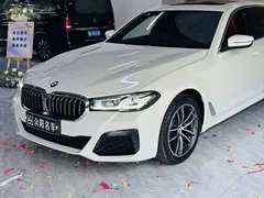 2022 BMW 5 Series 525Li M Sport Package, белый — фото 4