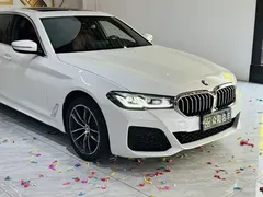 2022 BMW 5 Series 525Li M Sport Package, белый — фото 5