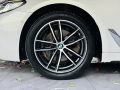 2022 BMW 5 Series 525Li M Sport Package, белый — фото 7