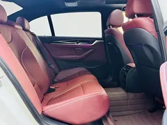 2022 BMW 5 Series 525Li M Sport Package, белый — фото 13