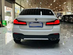2022 BMW 5 Series 525Li M Sport Package, белый — фото 16