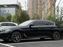 2023 BMW 5 Series 530Li M, чёрный — фото 2