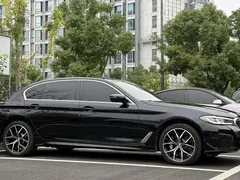 2023 BMW 5 Series 530Li M, чёрный — фото 3