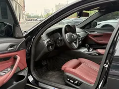 2023 BMW 5 Series 530Li M, чёрный — фото 4