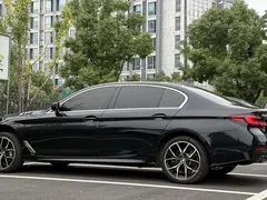 2023 BMW 5 Series 530Li M, чёрный — фото 7