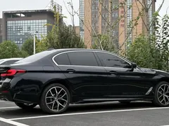 2023 BMW 5 Series 530Li M, чёрный — фото 9