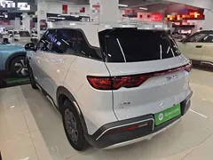 2025 BYD Yuan UP Smart Driving 401km Vitality, белый — фото 5
