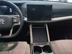 2025 BYD Yuan UP Smart Driving 401km Vitality, белый — фото 13