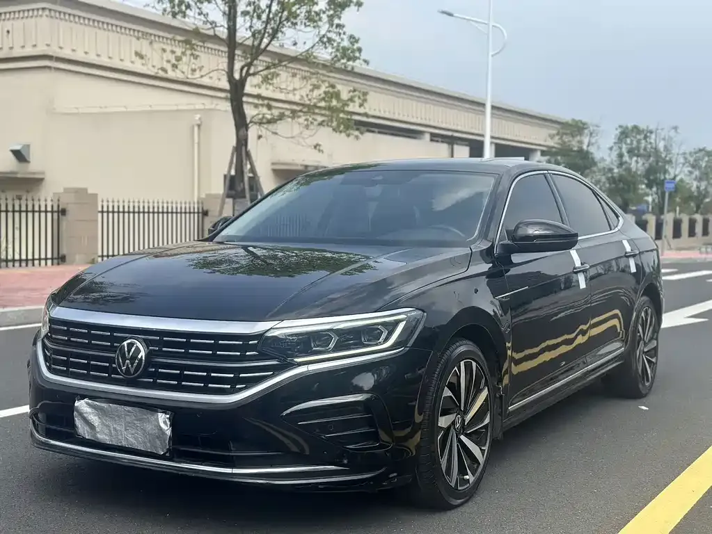 2022 Volkswagen Passat 330TSI Luxury