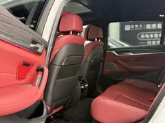 2022 BMW 5 Series 530Li M, белый — фото 6