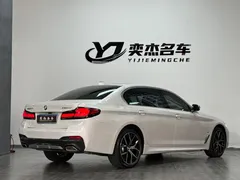 2022 BMW 5 Series 530Li M, белый — фото 9