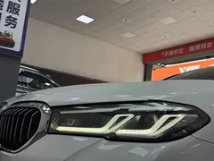 2022 BMW 5 Series 530Li M, белый — фото 16