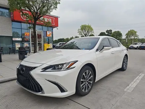 2022 Lexus ES 300h