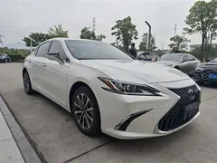 2022 Lexus ES 300h, белый — фото 2