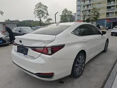 2022 Lexus ES 300h, белый — фото 5