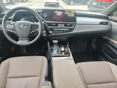 2022 Lexus ES 300h, белый — фото 9