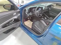 2021 Hyundai Elantra 1.5L CVT LUX, синий — фото 16