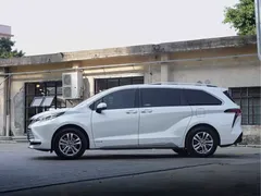 2021 Toyota Sienna 2.5L, белый — фото 2