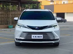 2021 Toyota Sienna 2.5L, белый — фото 3