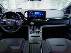 2021 Toyota Sienna 2.5L, белый — фото 28