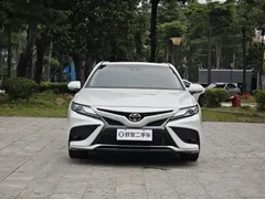 2021 Toyota Camry 2.0S, белый — фото 2
