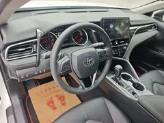 2021 Toyota Camry 2.0S, белый — фото 14