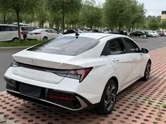 2023 Hyundai Elantra 1.5L CVT LUX, белый — фото 1