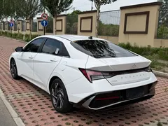2023 Hyundai Elantra 1.5L CVT LUX, белый — фото 3