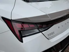 2023 Hyundai Elantra 1.5L CVT LUX, белый — фото 4
